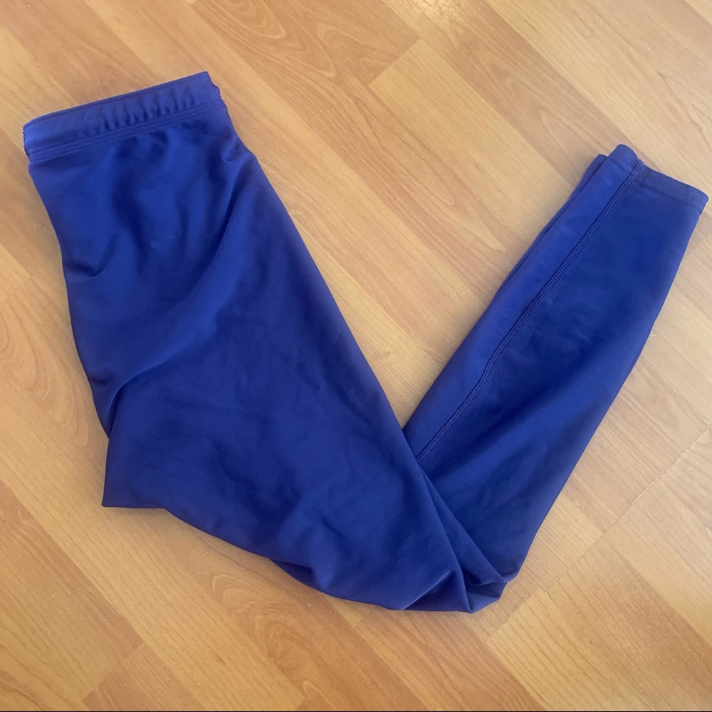 Patagonia leggings in deep blue/purple